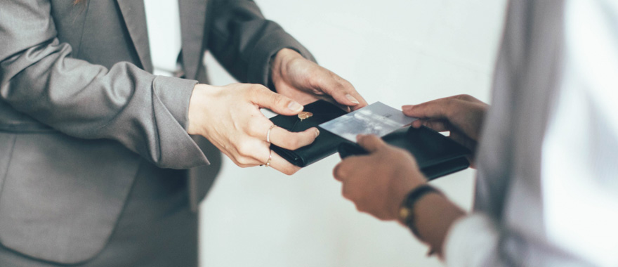 メーカーへの営業回りをする