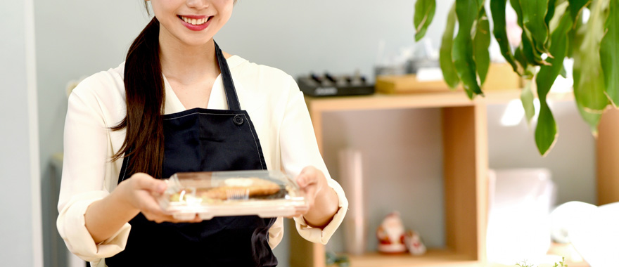 休日にはアルバイトをする人もいる