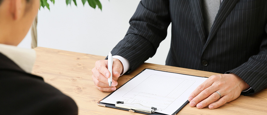 (1)面接を受ける